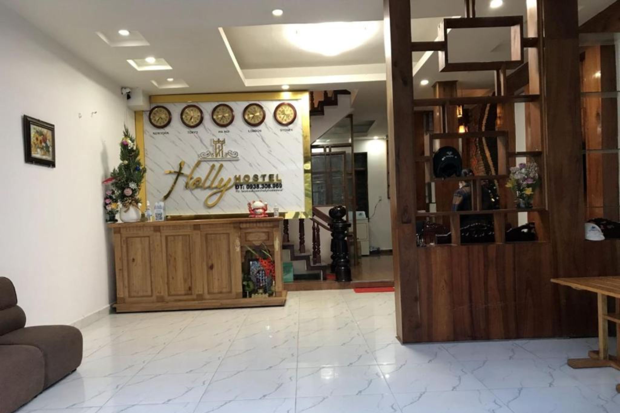 thiêt kế quầy lễ tân hostel 3